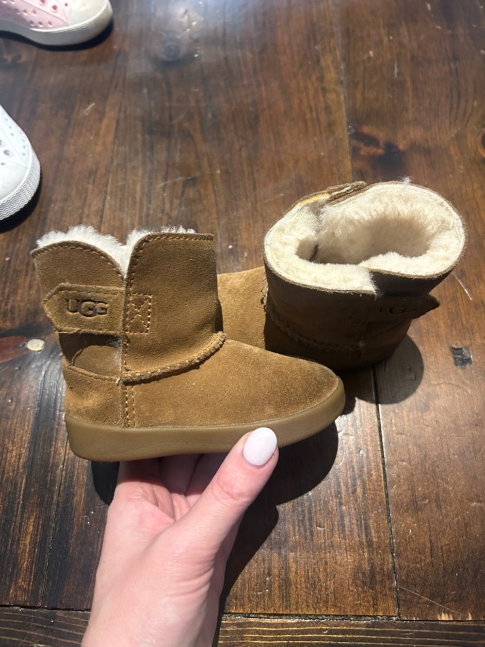 UGG Kids Short Sheepskin Boots in Chestnut Brown